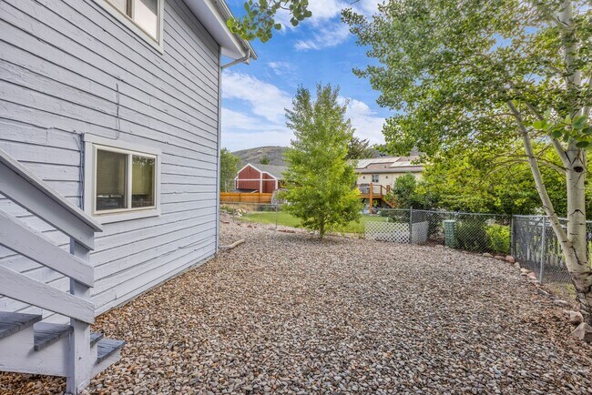 Building Photo - Prospector Townhome