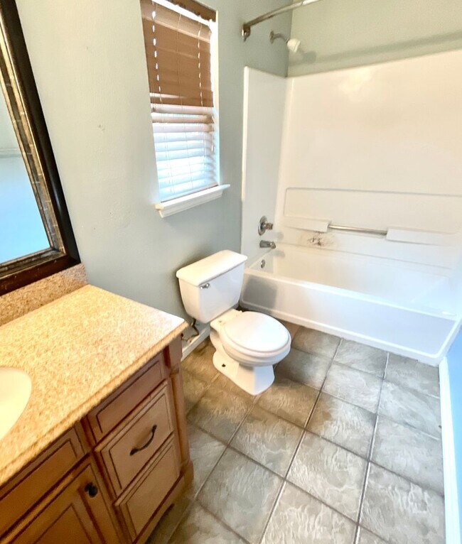 Building Photo - House in SE Austin Near Airport and Tesla!