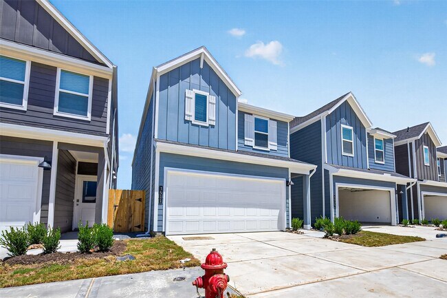 Building Photo - 3511 Goldfinch Wds Dr