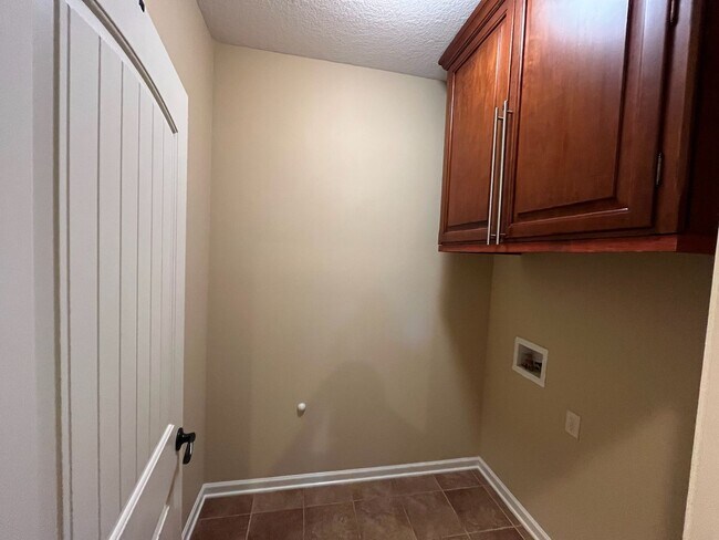 Building Photo - Beautiful Brick Home in Fortson GA!! Must ...