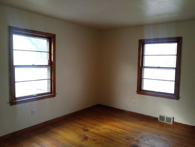 Building Photo - 4612-14 N 46th St