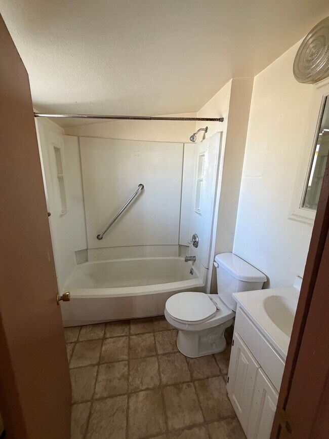 Building Photo - CS-700 N Duplex