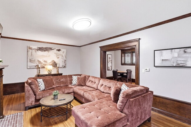 Building Photo - Furnished 10-Bedroom Single-Family Home in Buffalo