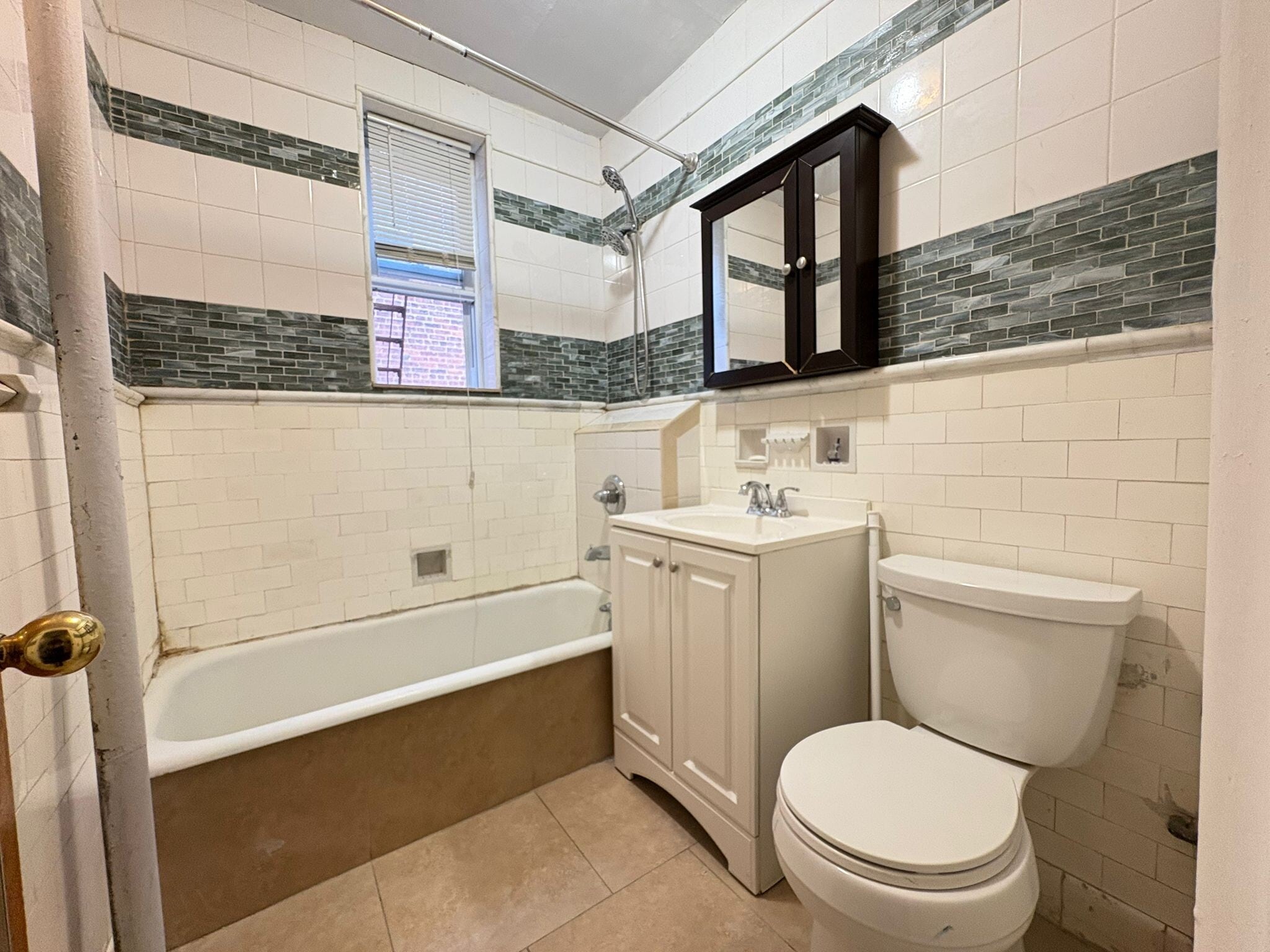 Unit 303 - 880 Kennedy Blvd