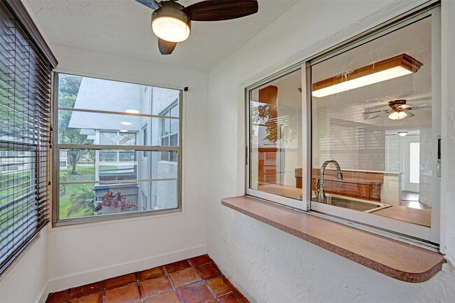 Building Photo - 9351 Lime Bay Blvd