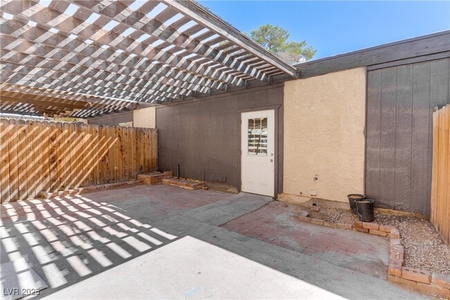 Building Photo - 3220 Weber Ct