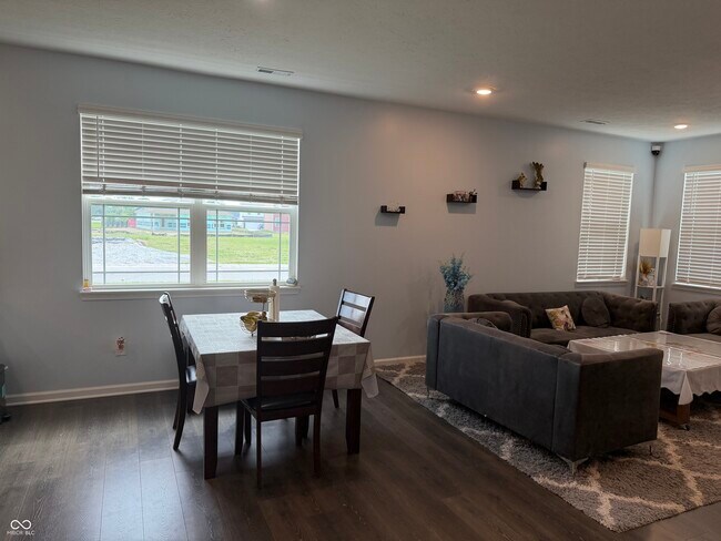 Building Photo - 860 Saddlebrook Farms Blvd