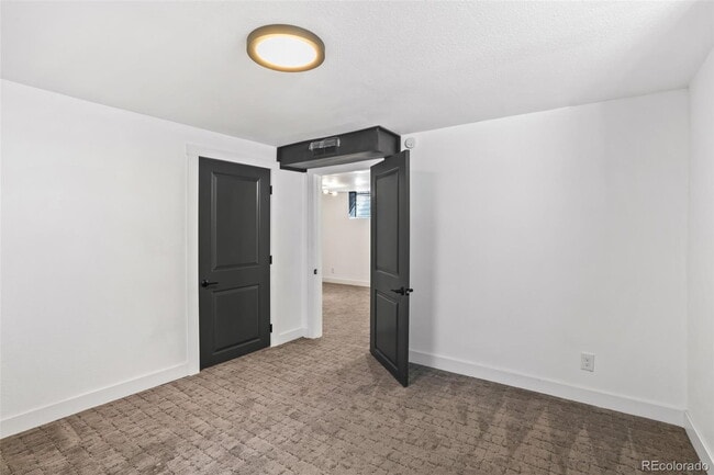 Building Photo - "Spacious 5-Bedroom Gem with 3 Full Baths in Arvada"