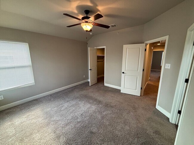 Building Photo - Stylish Townhome Near Randolph AFB – Avail...