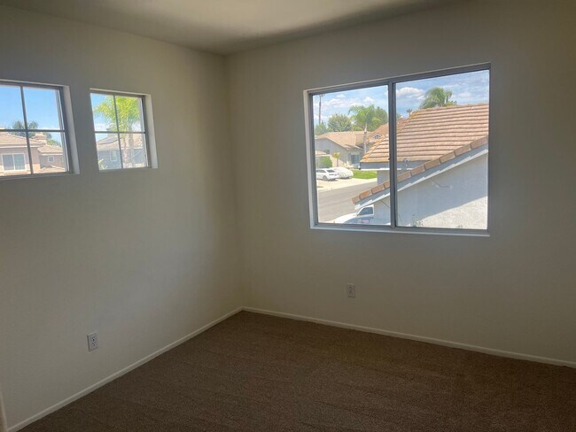 Building Photo - Bridlevale Community 4 bedroom