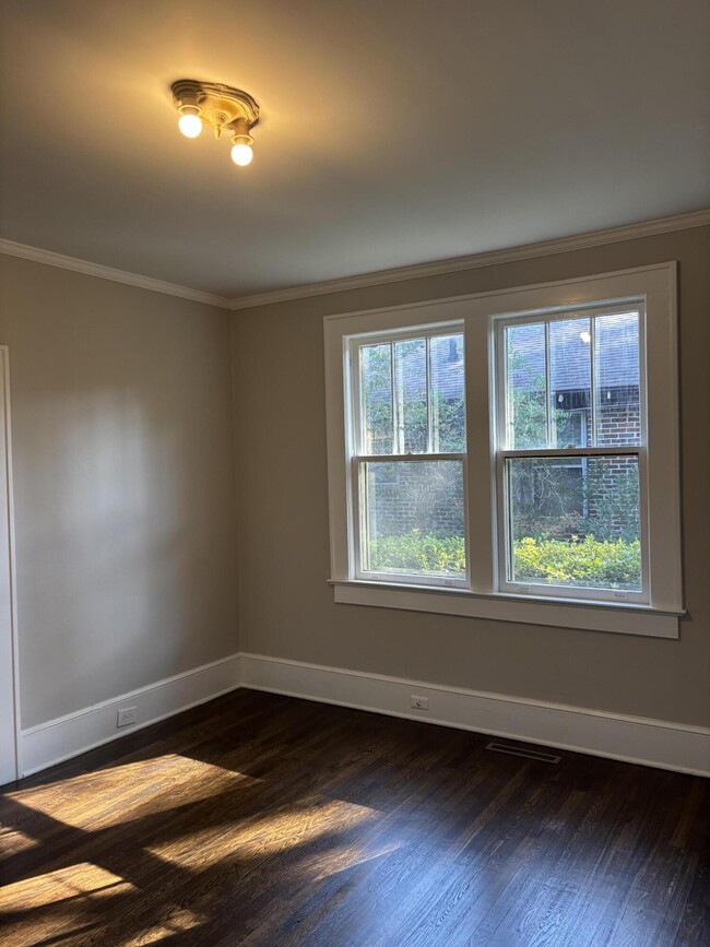 Building Photo - 41 W Charlotte Ave