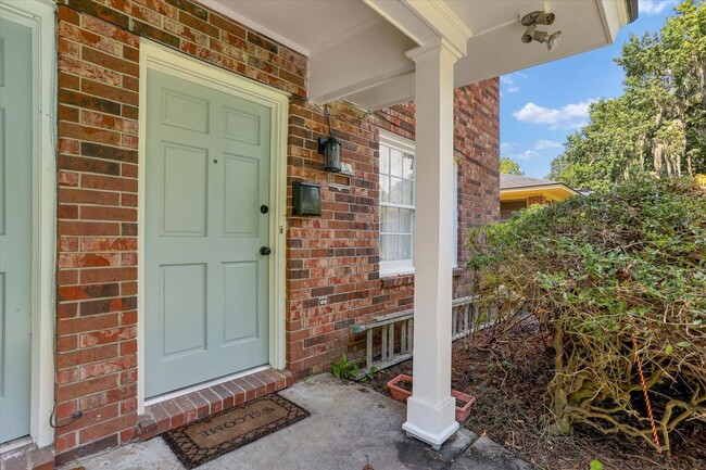 Building Photo - Newly Renovated Townhome near Ardsley!