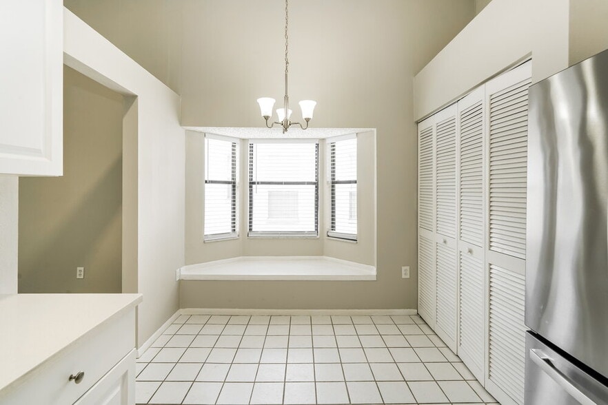 Building Photo - 8046 Hathaway Dr