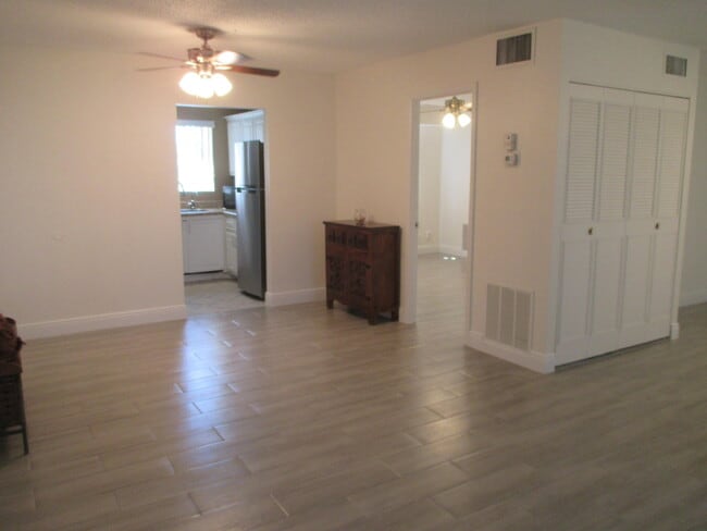 Building Photo - 106 Lake Dora Dr