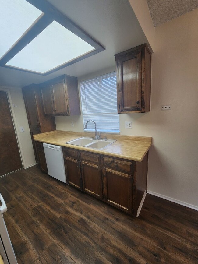 Building Photo - Comfortable 2 Bed, 2.5 Bath in Grover Beach