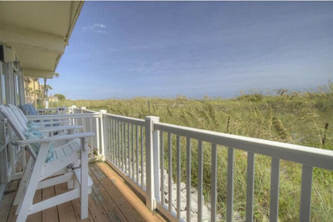 Building Photo - 122 Camrose Wy