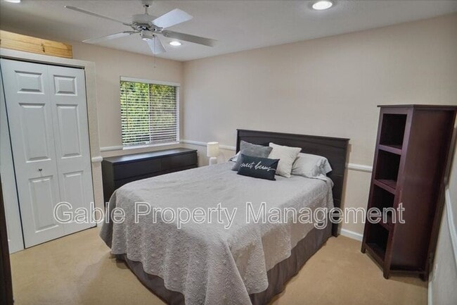 Building Photo - 15845 Rosehaven Ln