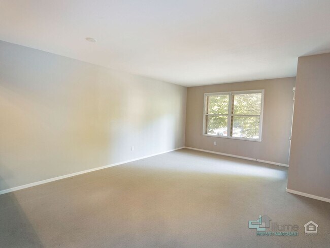 Building Photo - 1-MONTH FREE SPECIAL! Renovated 2 Bd/2 Ba Condo w/parking