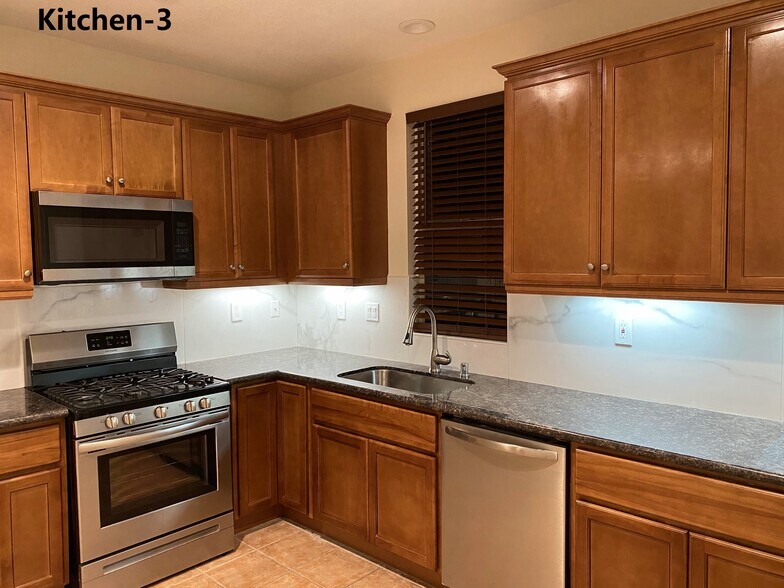 Building Photo - 31750 Paseo de Castaic