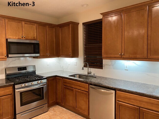 Building Photo - 31750 Paseo de Castaic