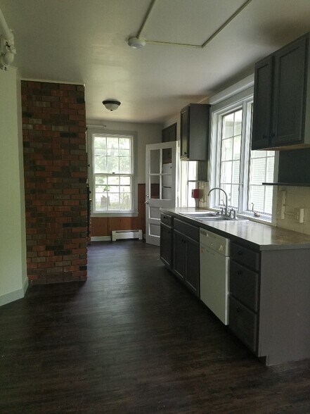 Building Photo - 115 Llenroc Ct