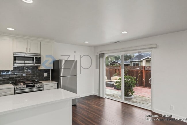 Building Photo - 10173 Santa Clara Ave