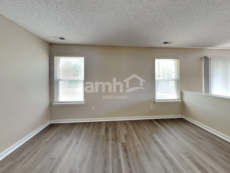 Building Photo - 8039 Red Barn Ct