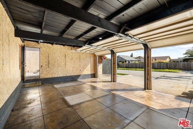 Building Photo - 2400 W 74th St