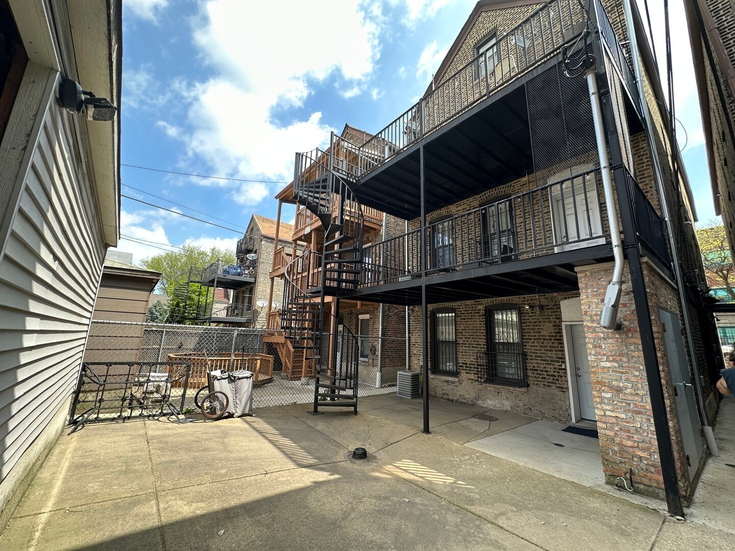 Building Photo - 1516 N Greenview Ave