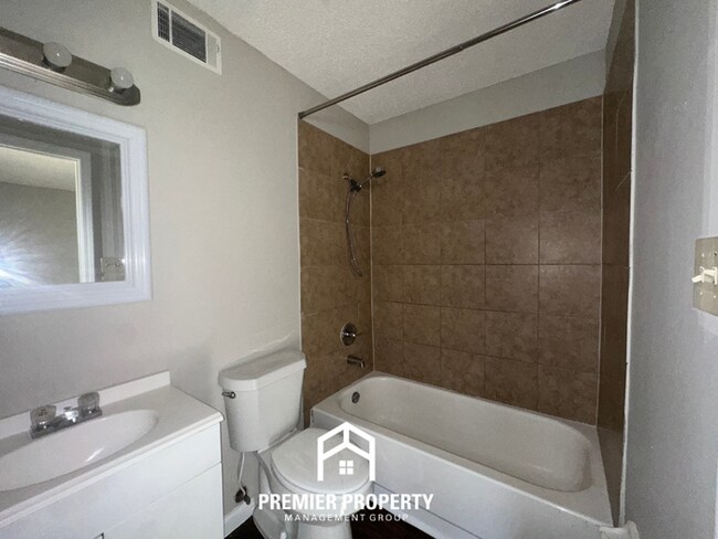 Building Photo - Move-In Ready 4BR Memphis Home w/ Hardwood Floors & Fenced Backyard