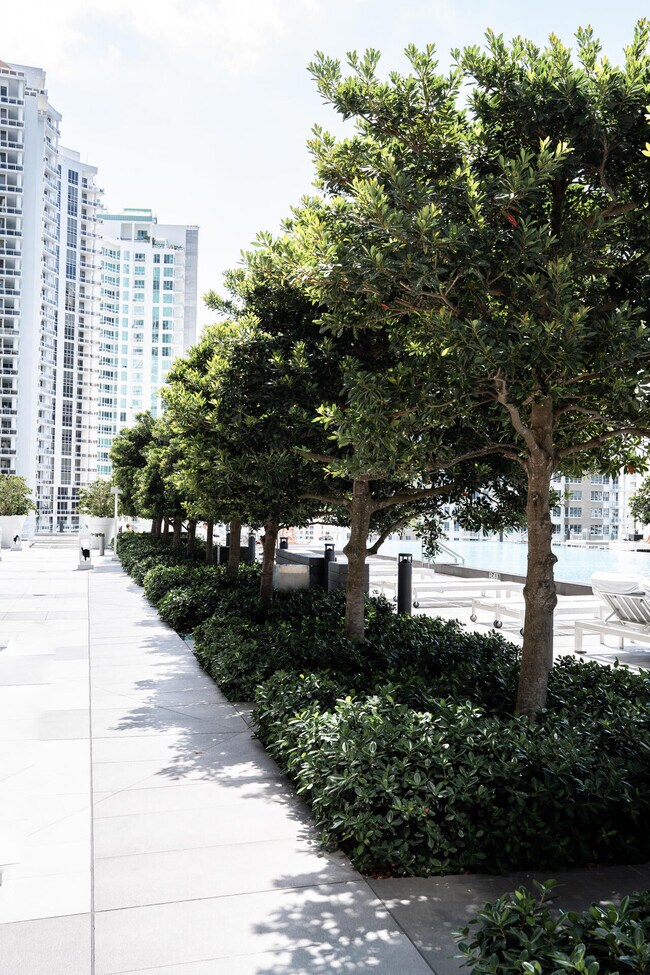 Building Photo - 465 Brickell Ave