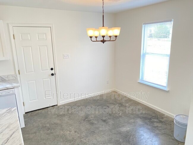 Building Photo - 2963 Lake Park Rd