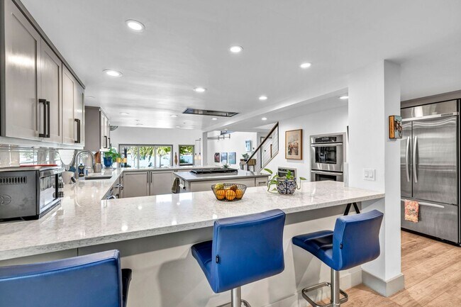 Building Photo - LAKEFRONT LUXURY ON LAKE STANLEY | FULLY FURNISHED + UTILITIES INCLUDED IN GUARDED LAKERIDGE SHORES