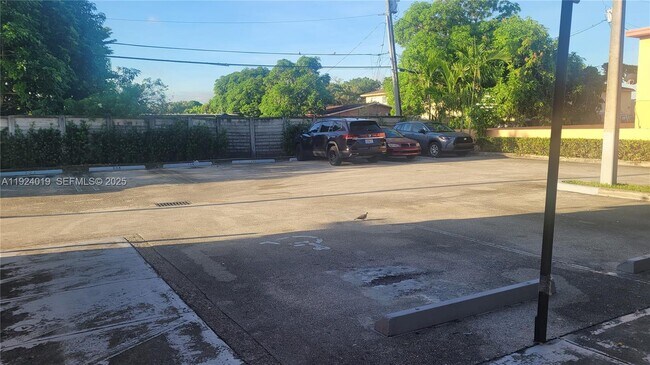 Building Photo - 50 E 21st St