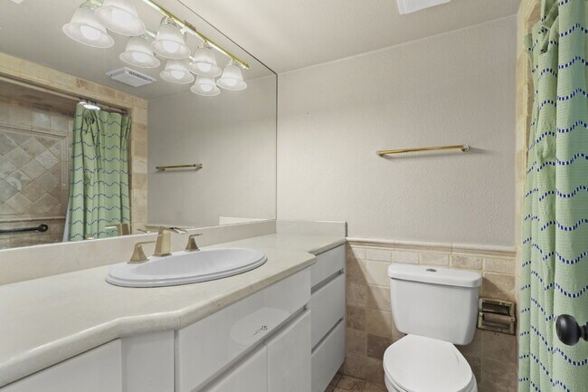 Building Photo - Welcome to your entertainers dream home!
