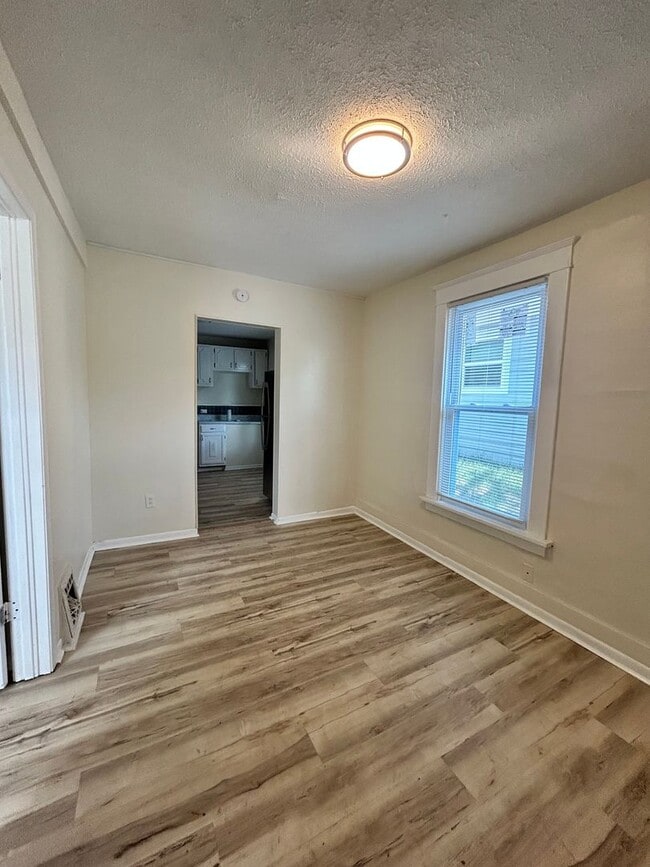 Building Photo - 5355 Helen Ave