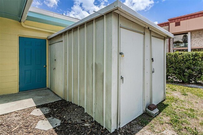 Building Photo - 7057 Sunset Dr S