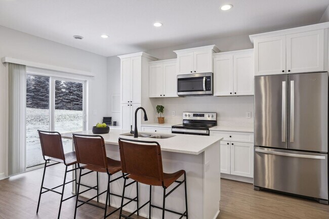 Building Photo - Model 3 Bedroom Town Home