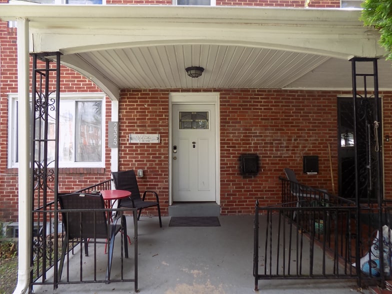 Building Photo - 2329 Ashburton St