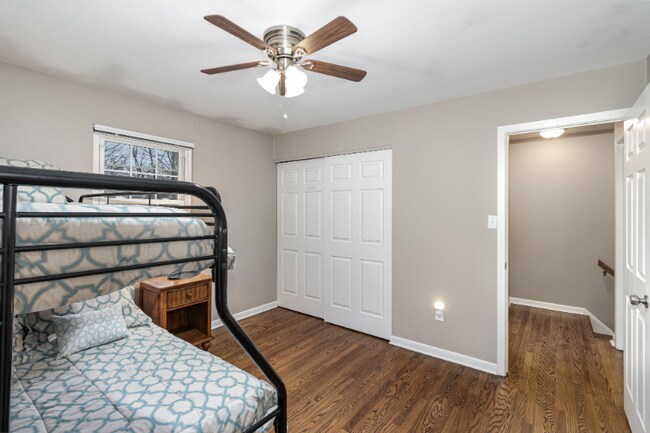 Building Photo - 1729 Fort Henry Dr