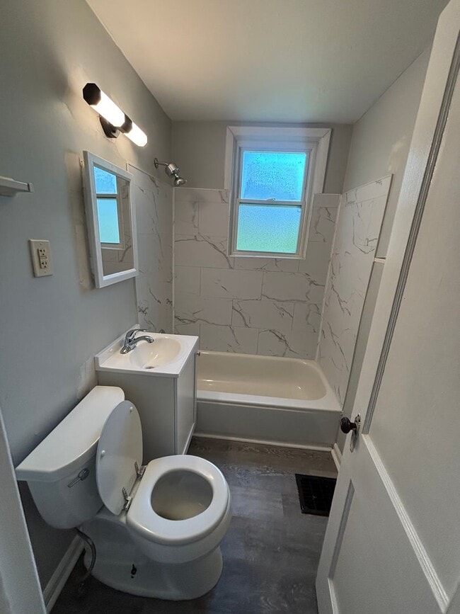 Building Photo - 946 Sells Ave