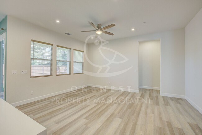 Building Photo - Fabulous floorplan; 3 bdrm 3 bthm + bonus ...