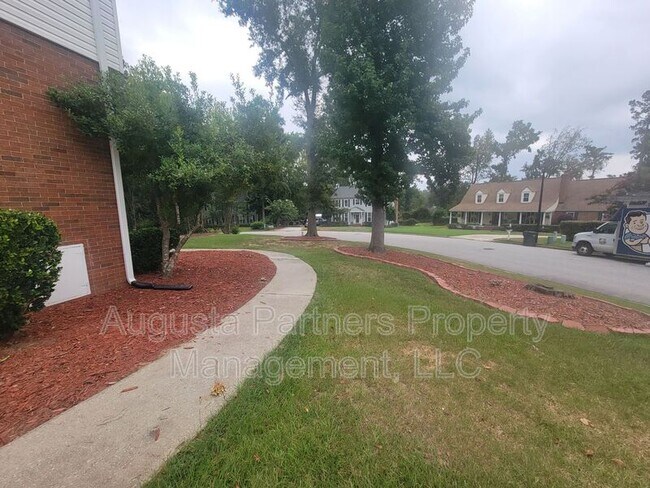 Building Photo - 288 Wakefield Ln S