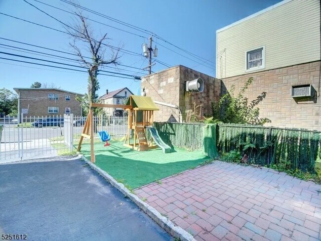 Primary Photo - 1210 Roselle St