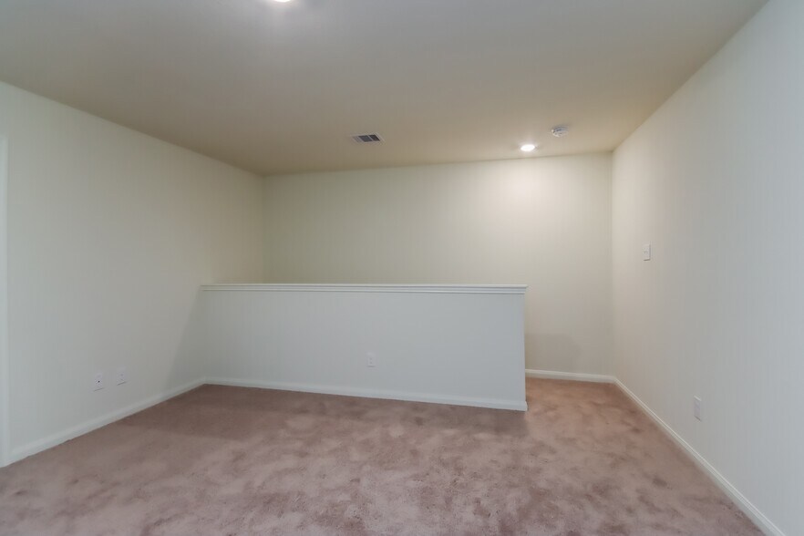 Building Photo - 5902 Sapphire Lagoon Rd