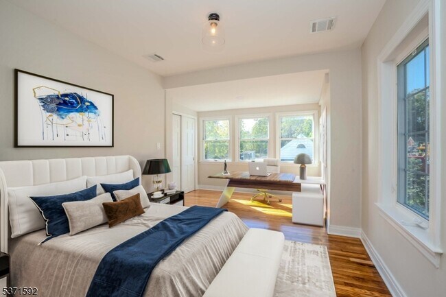 Building Photo - 135 Main St