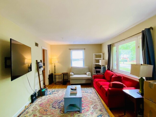 Building Photo - Adorable 2bdrm/1bth Rancher Located in Richmond's West End!!