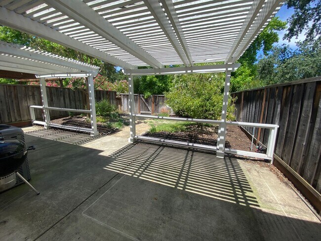 Building Photo - Danville Brookview Duet Townhouse 4 Br., 2...