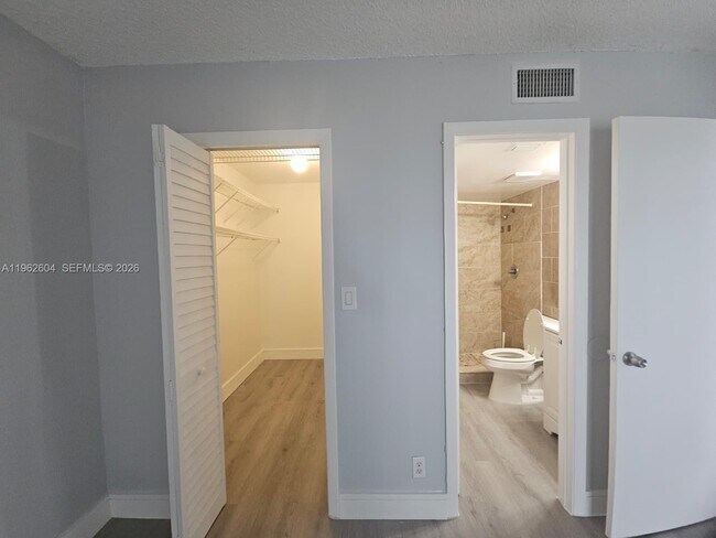 Building Photo - 177 Lakeview Dr