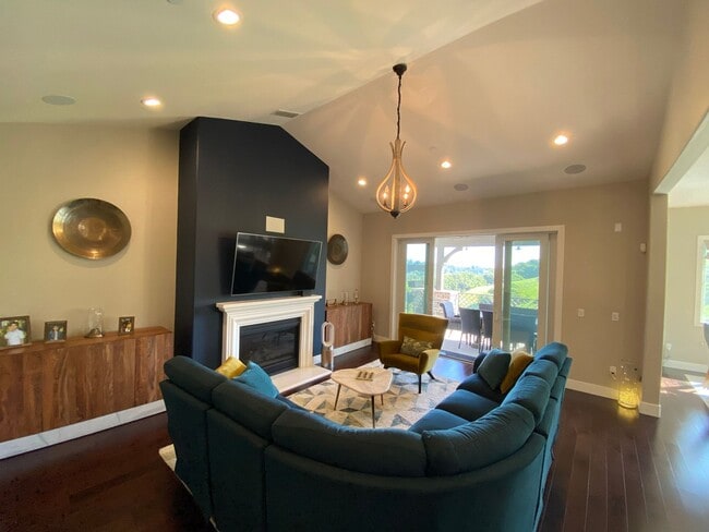 Building Photo - Wilder, Orinda!!!  4 Bed, 4.5 Bath, apx 3,380 Sq Ft.